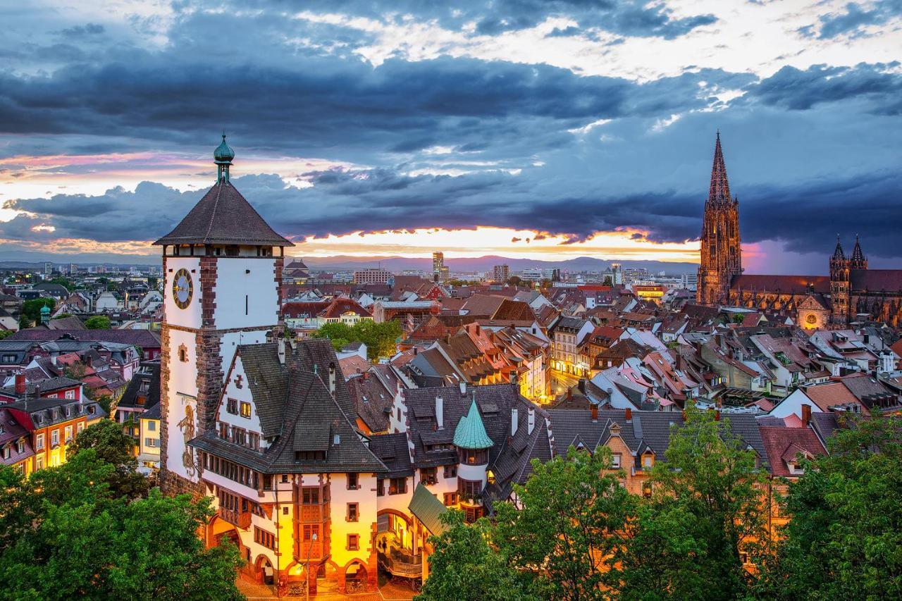 Citynah: Apartment mit Altbauflair in ruhiger Lage Freiburg im Breisgau Exterior foto