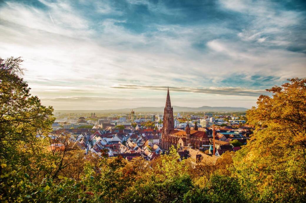 Citynah: Apartment mit Altbauflair in ruhiger Lage Freiburg im Breisgau Exterior foto